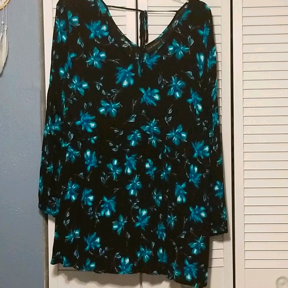 Lane Bryant guaze-like v-neck tunic